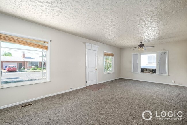 Building Photo - Great 2 Bedroom House on Dead End Street!