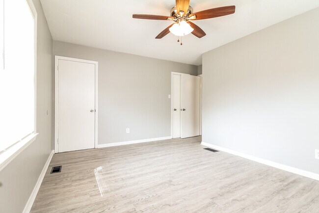 Building Photo - Charming Home in Spartanburg!