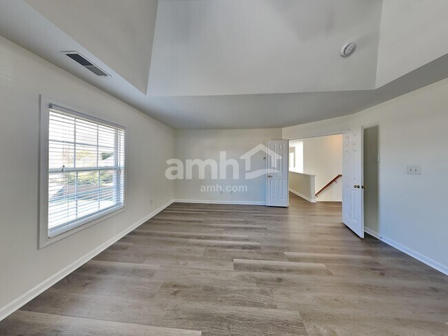 Building Photo - 1361 Pondhaven Dr