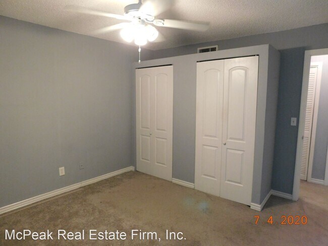 Building Photo - 1 br, 1.5 bath House - 6314 Newtown Circle...