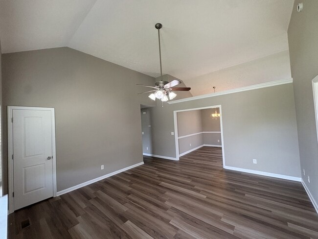 Building Photo - 1009 Halverson Dr