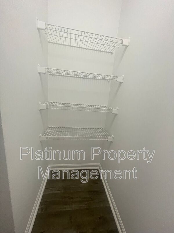 Building Photo - 120 Colonnade Ave SW