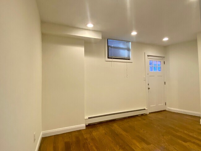 Building Photo - 5 N Margin St