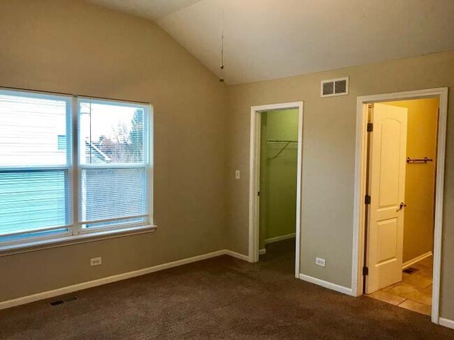 Building Photo - 2105 Aspen Dr