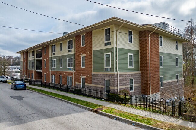 Building Photo - Clifton Hills