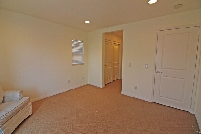 Building Photo - 28440 Mirabelle Ln