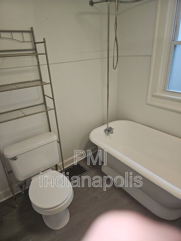 Building Photo - 1305 36th St