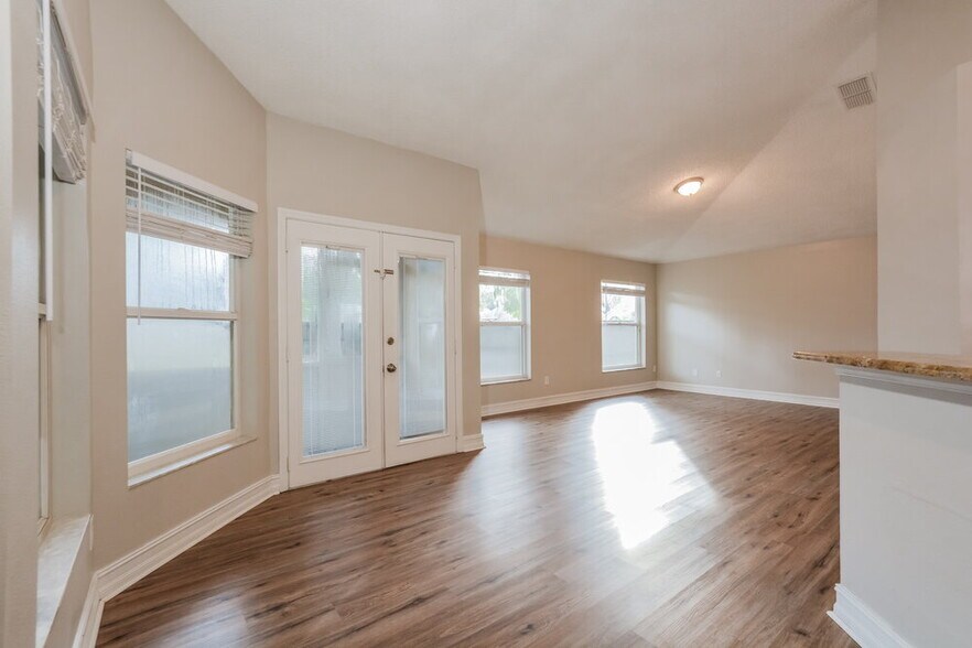 Building Photo - 2082 Petit Ct