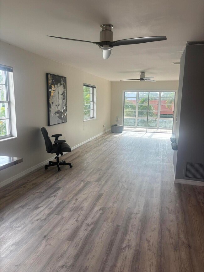 Building Photo - 2600 SE Ocean Blvd