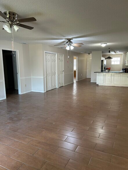 Building Photo - 700 W Fern Ave