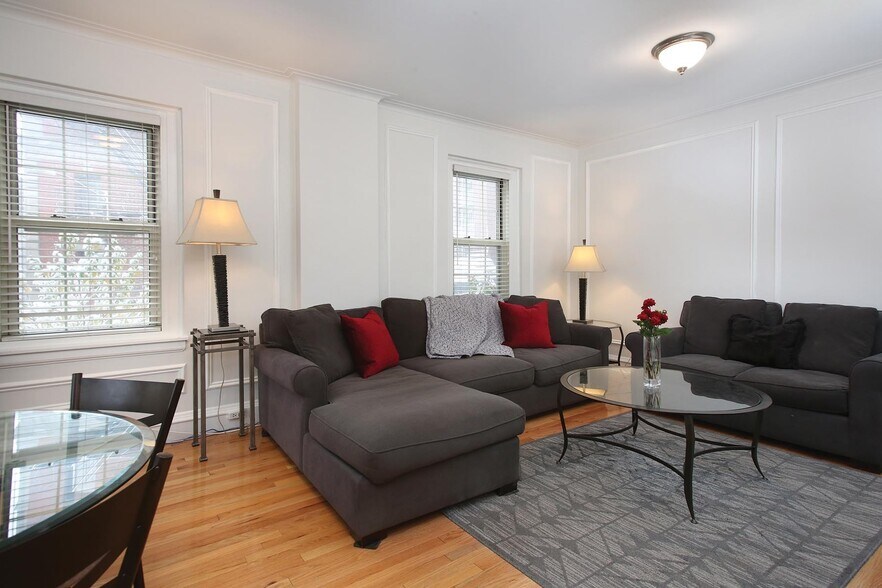 Building Photo - 1454 Beacon St