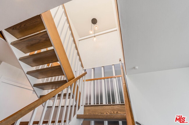 Building Photo - 2308 The Strand