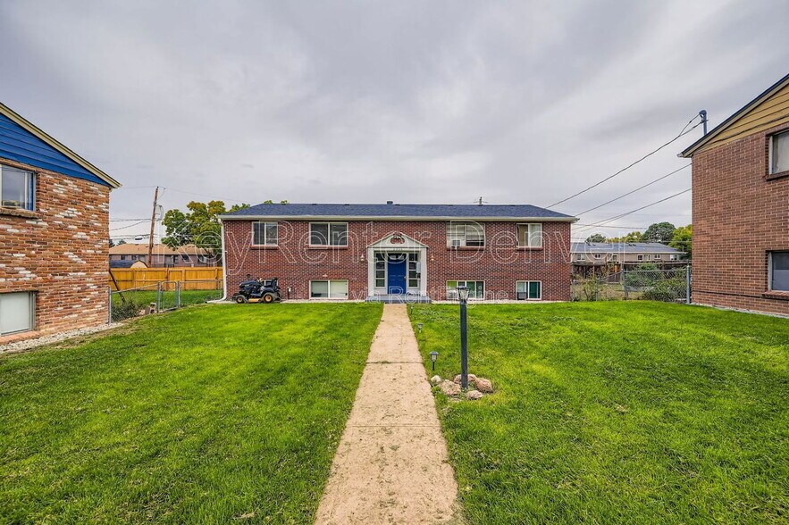 Primary Photo - 2356 S Linden Ct