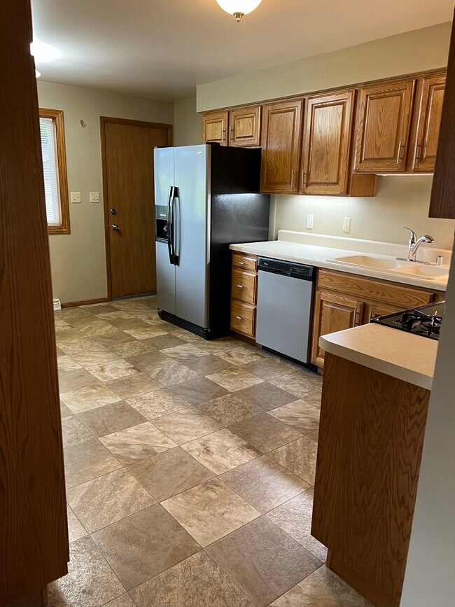 Kitchen - 1224 E Longview Dr