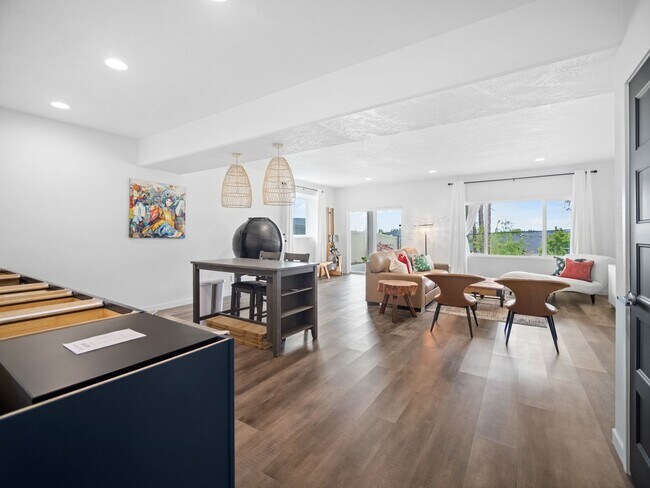 Building Photo - 4 bedroom Modern Home at Eagle Ridge Estates