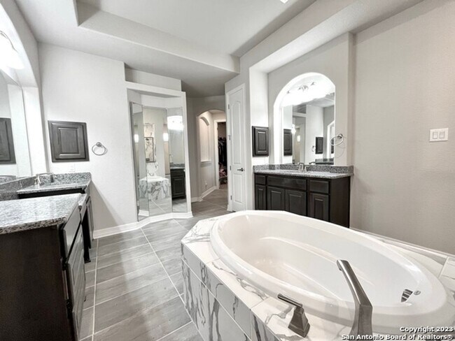 Building Photo - 30527 Setterfeld Cir