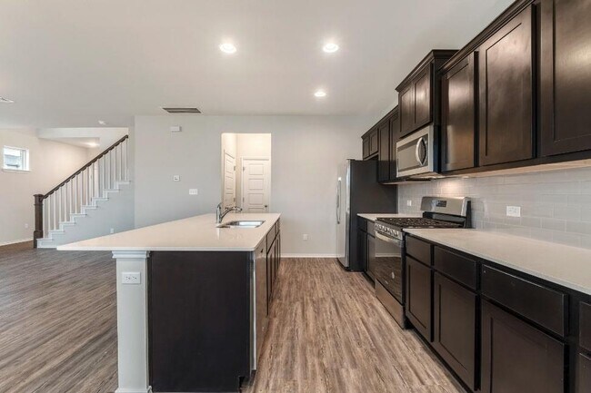 Building Photo - 3651 Sandy Brook Dr