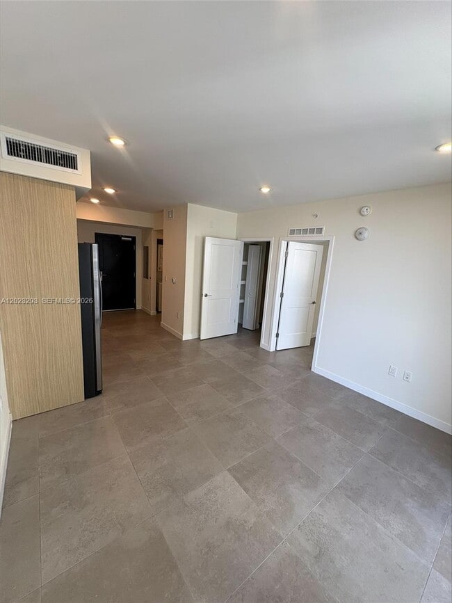 Building Photo - 16395 Biscayne Blvd