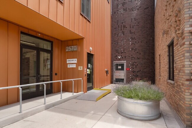 Building Photo - Beautifully Furnished Studio Condo in the Heart of Denver