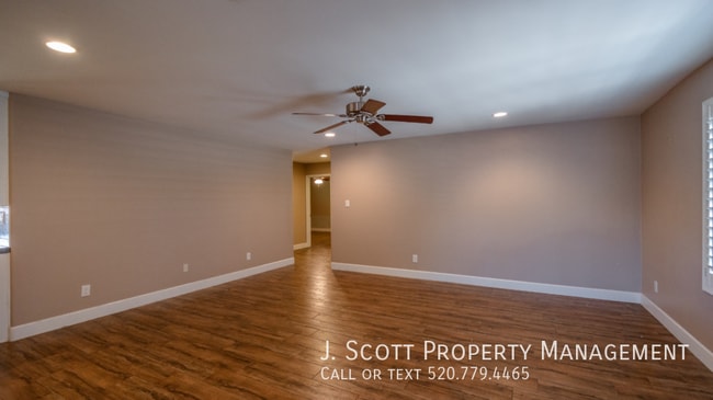 Building Photo - 9059 N Arroya Vista Dr