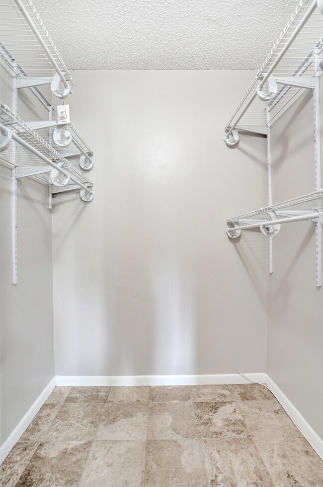 Building Photo - 10585 Royal Palm Blvd