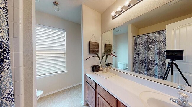 Building Photo - 9948 Southgate Dr