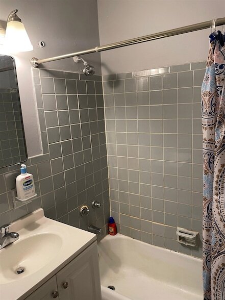 Building Photo - 225 St Pauls Ave