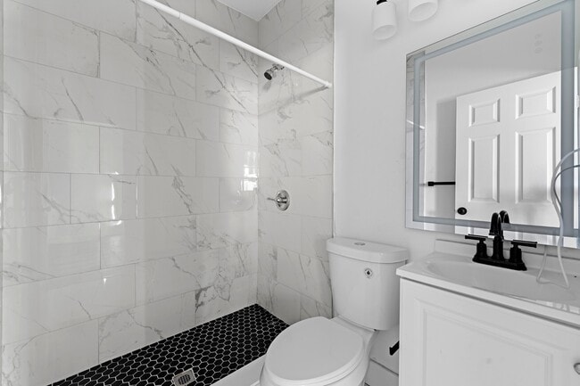 Building Photo - 10821 Cedar St