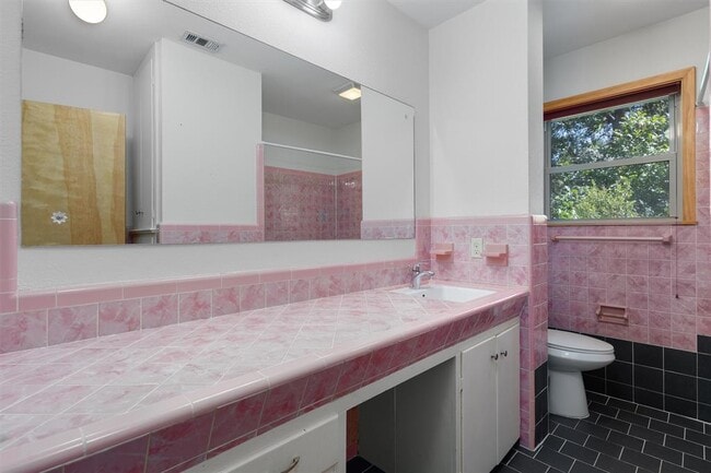 Building Photo - 1511 Bellaire Dr
