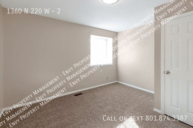 Building Photo - Cozy 2 Bed, 2 Bath Home with Stylish Floor...