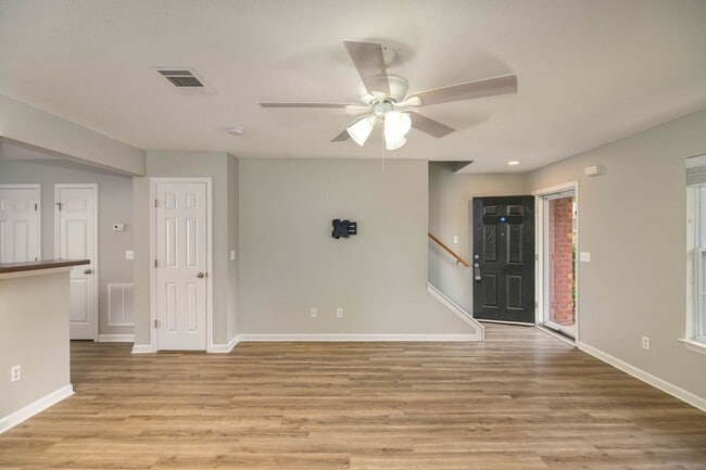 Building Photo - Lee Crossing Neighborhood, Easy access to ...