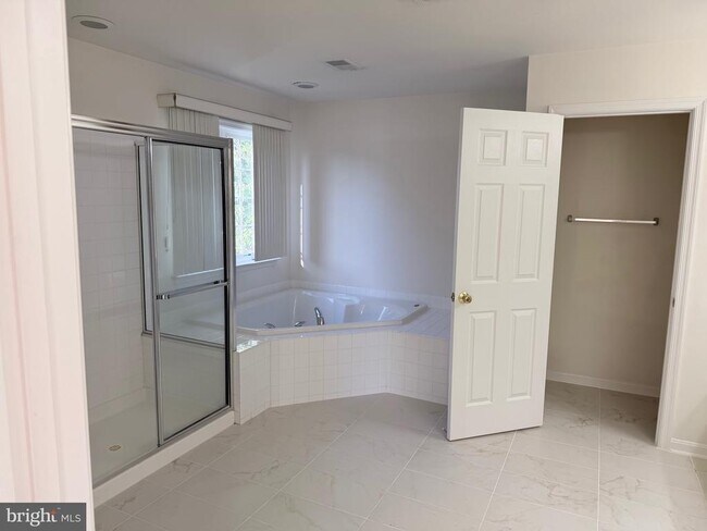 Building Photo - 5970 Spout Spring Ct