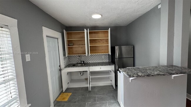 Building Photo - 1849 Dewey St