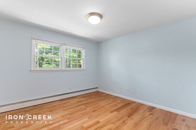 Building Photo - Spacious West Asheville Home with Dual Kit...