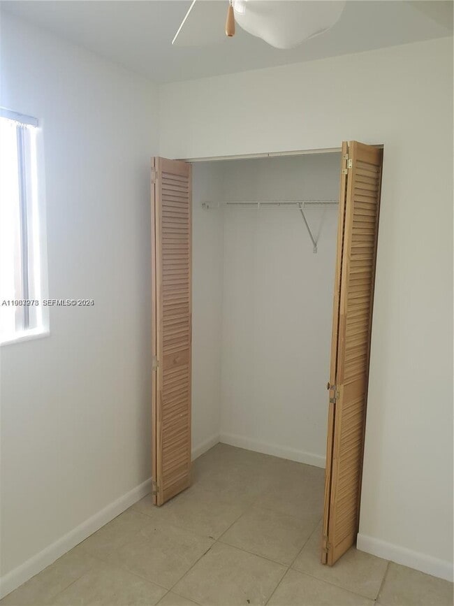 Building Photo - 831 SW 14th Ct