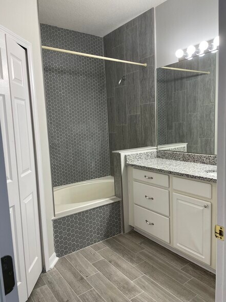 Building Photo - 13613 Carroway St