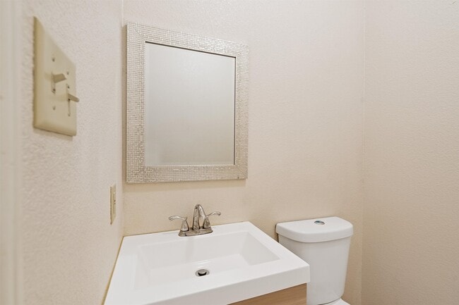 Building Photo - 113 Ramon Cardenas Dr