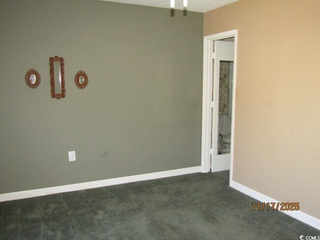 Building Photo - 928 Villa Dr