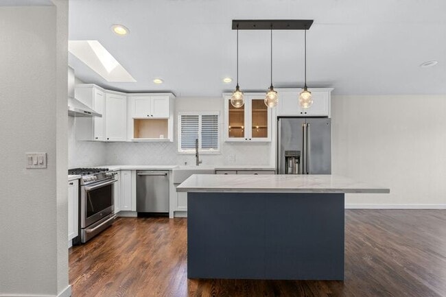 Building Photo - Charming and Cozy Air-Conditioned High Point Rambler (1st Month Free)