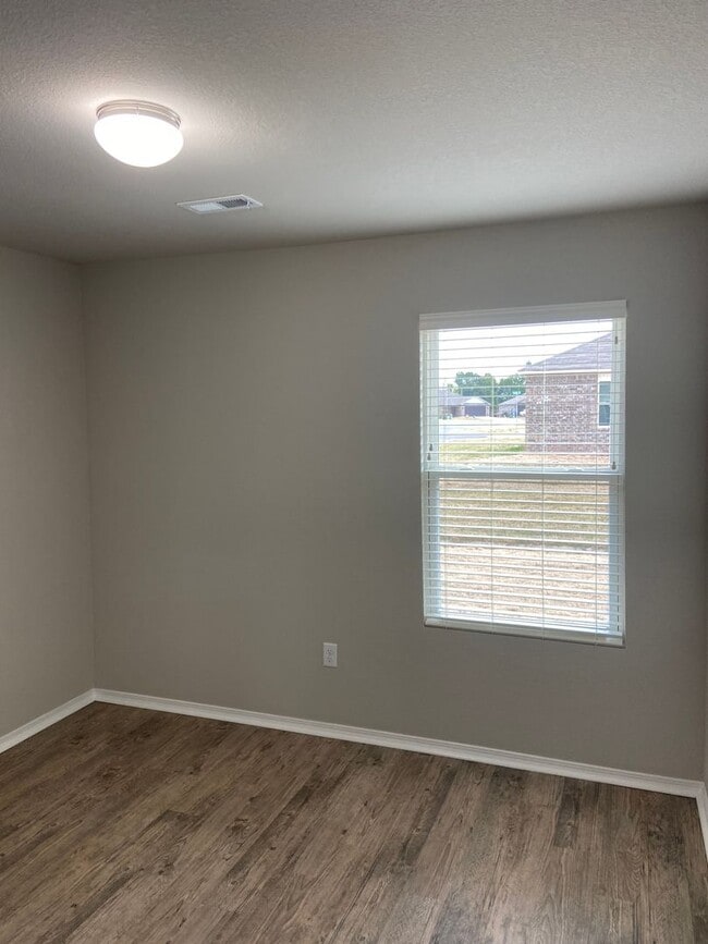 Building Photo - Now Pre-Leasing — Spacious 4-Bed, 2-Bath Home in Conrad Court Available 6/26