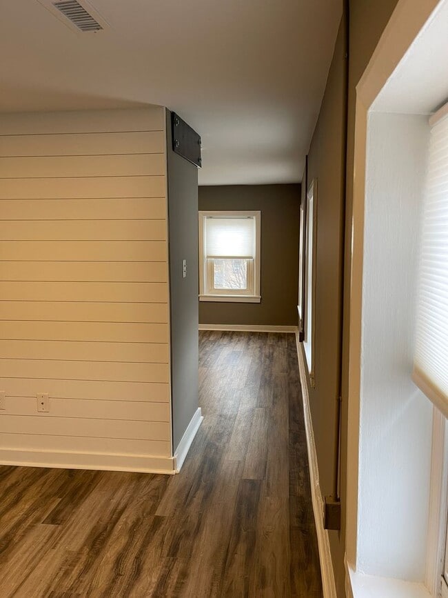 Building Photo - Merchants Lofts V Upgraded 1 Bedroom