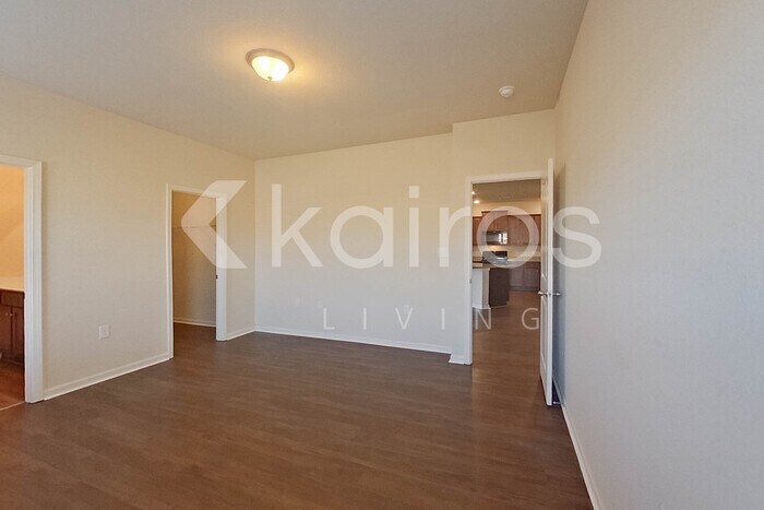 Building Photo - 10994 Lakeview Cir