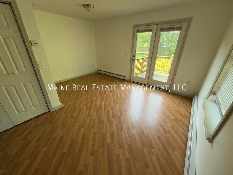 Building Photo - 13 River Village Dr