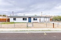 Building Photo - Beautiful fully remodeled 3 bedroom