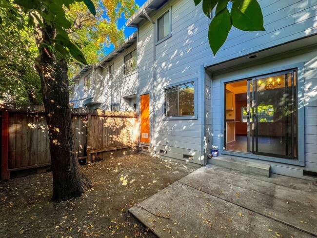 Building Photo - 2460 Old Sonoma Rd