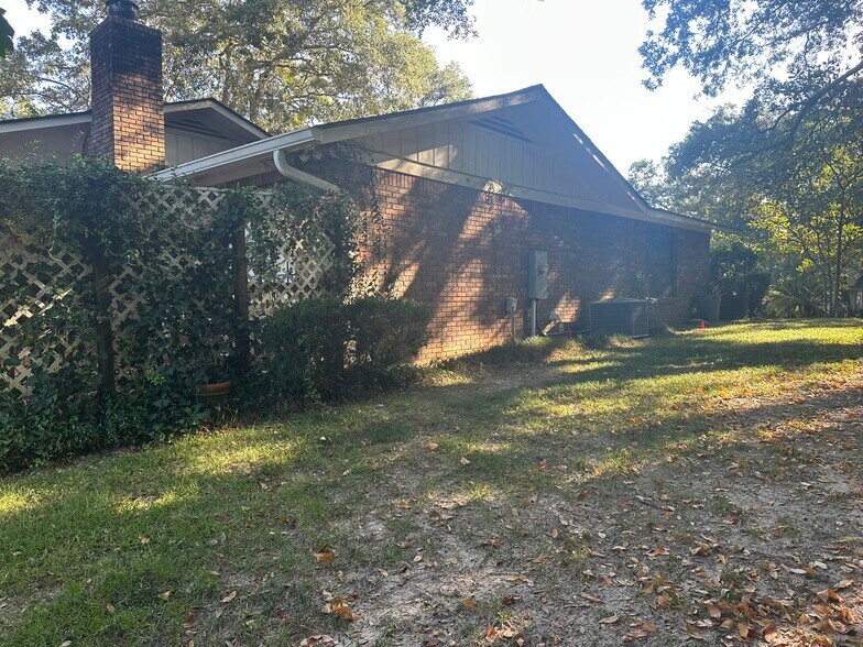 Building Photo - 2544 Coachman Ct