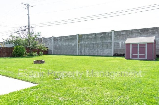 Building Photo - 790 Branford Rd