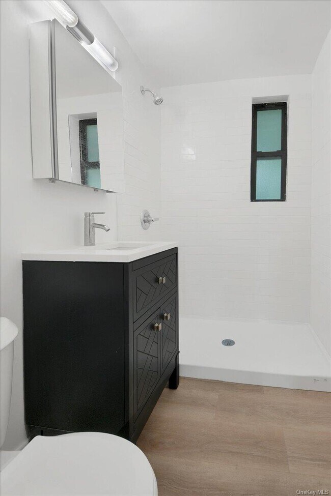 Building Photo - 3840 Greystone Ave