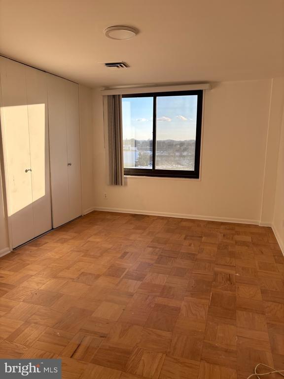 Building Photo - 3450 Toledo Terrace