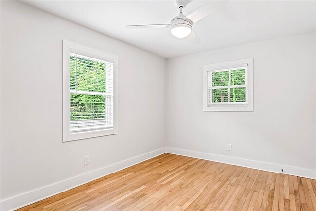 Building Photo - 425 Holderness St SW